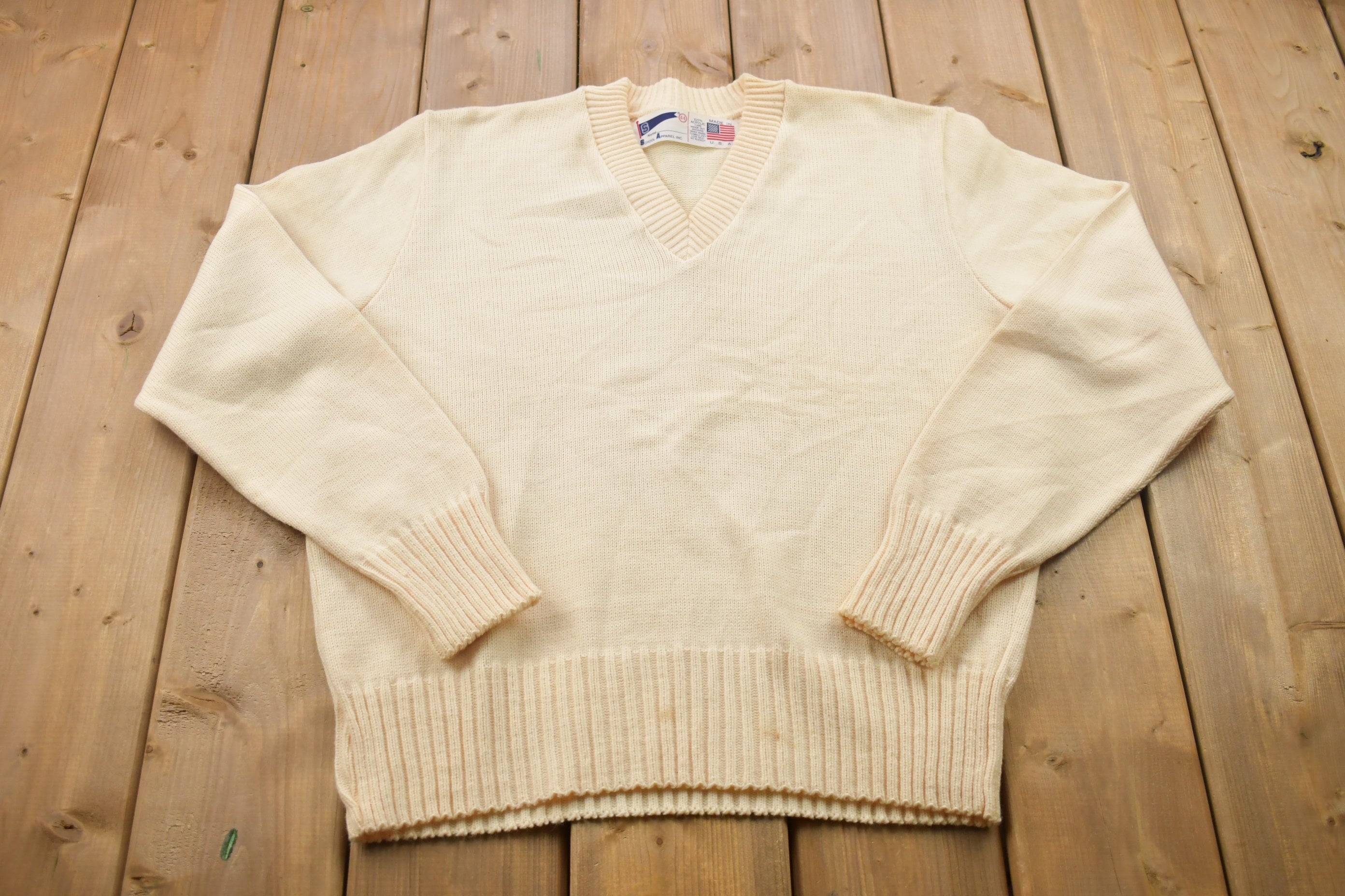 1980s Vintage V Neck Knitted Sweater / Vintage 90s Crewneck / Pattern Sweater / School Apparel / Outdoor / Hand Knit / Pullover 