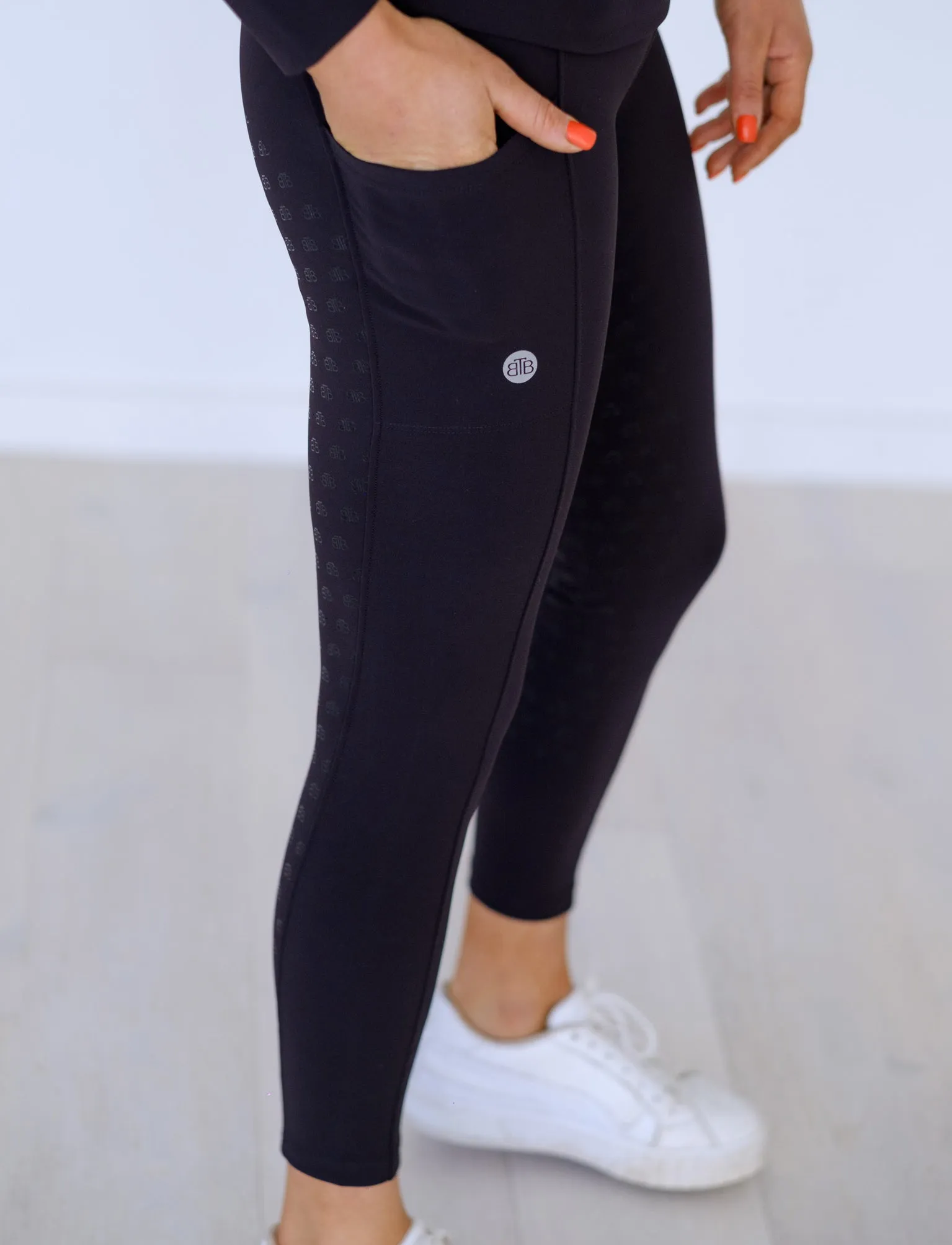 BLACK PERFORMANCE TRAINING TIGHTS