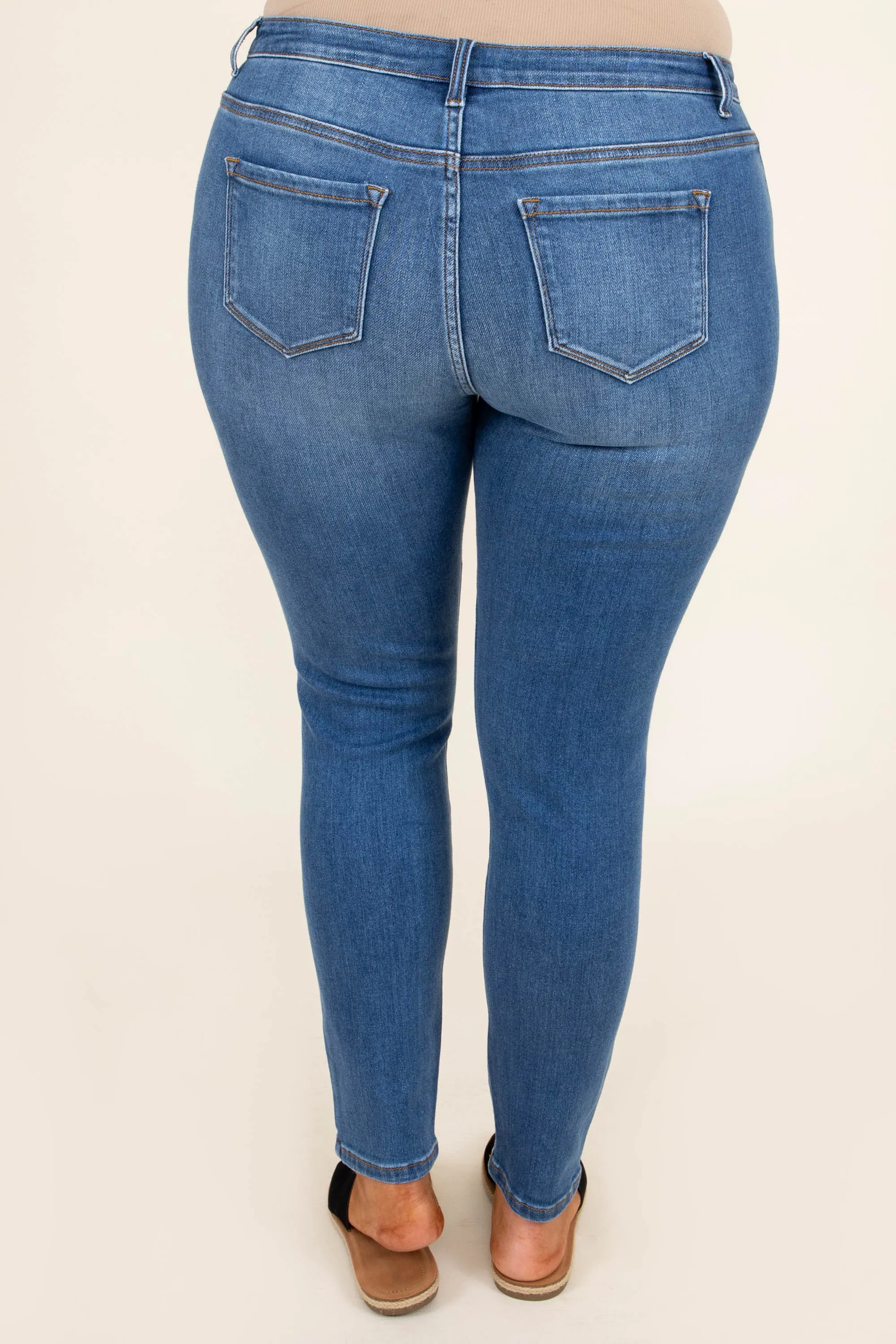 Exposing Beauty Jeans, Medium Wash